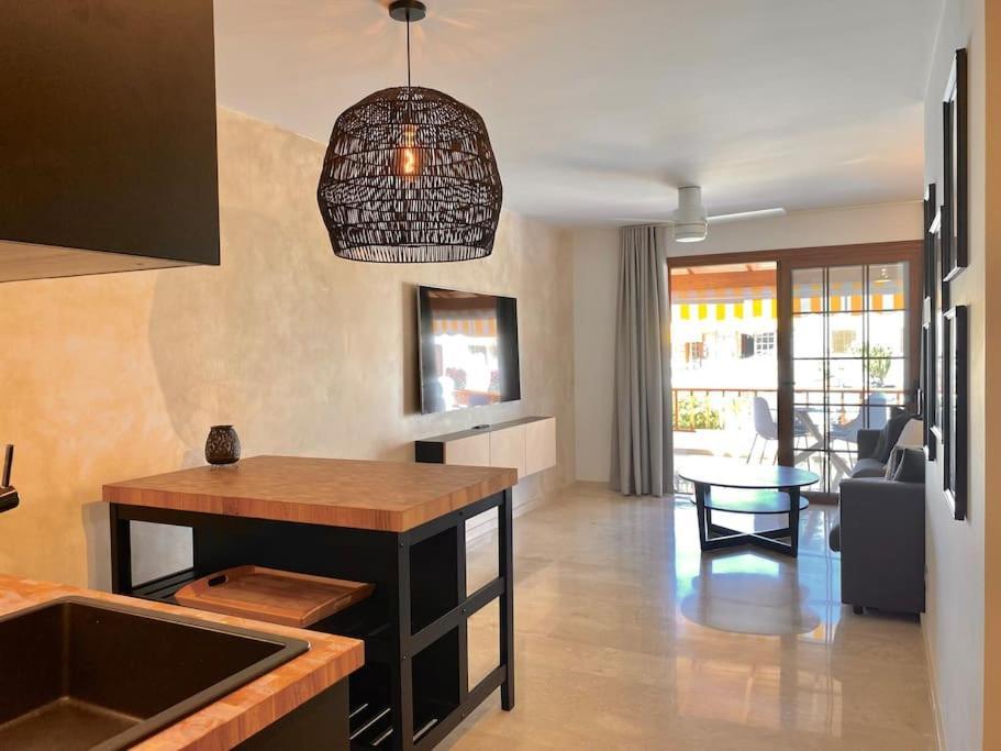 Stylish & Modern 1 Bedroom Suite On Frontline Of Playa Del Duque Costa Adeje  Luaran gambar